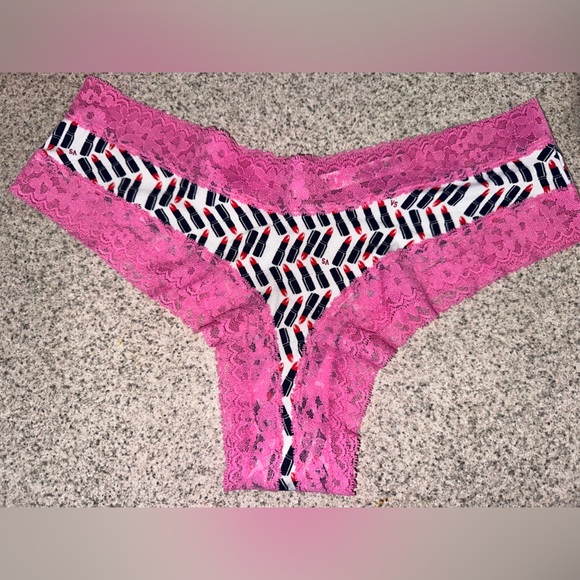 NWOT Victoria's Secret Cheeky lipstick print size large - Picture 1 of 5